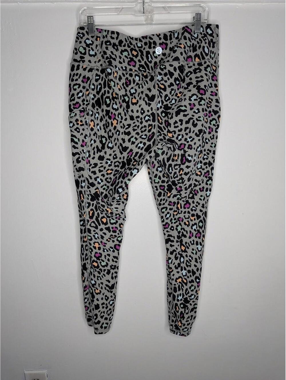 Torrid Leggings Womens 2 Gray Leopard Print High Waist Ankle Pockets Workout - Picture 5 of 6